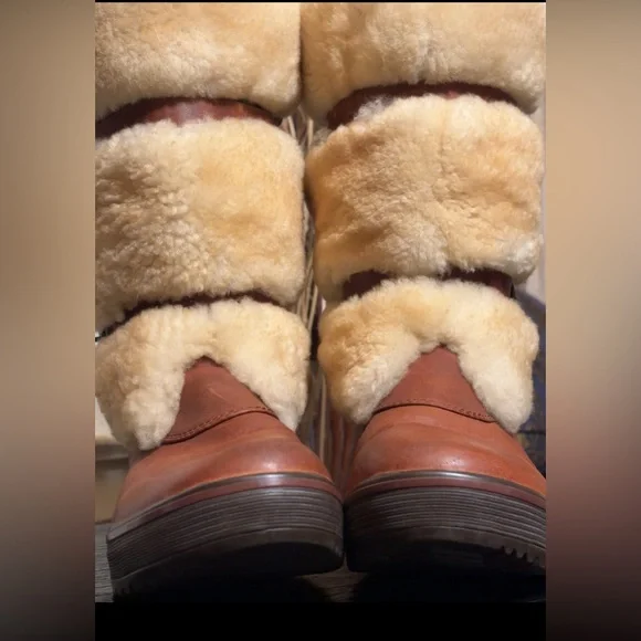 UGG Australia Lilyan Mahogany Waterproof Leather boots - Like New - Picture 4 of 13